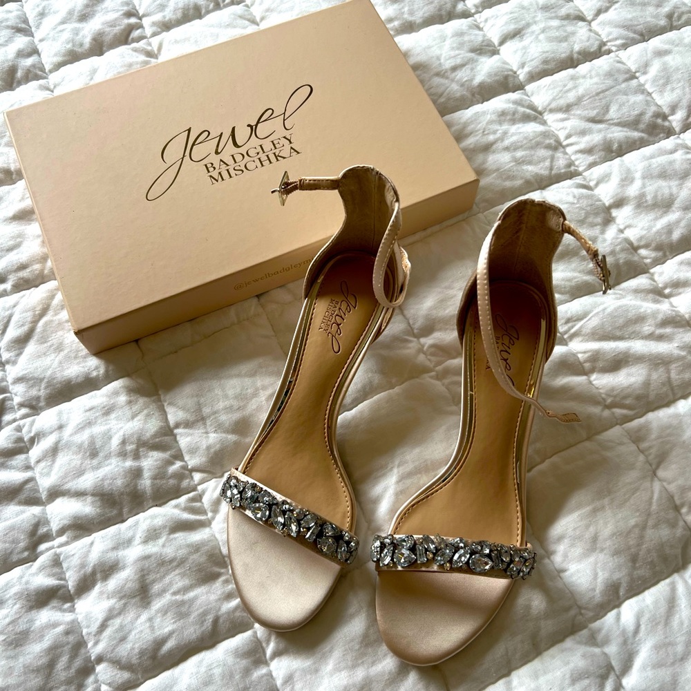 Jewel by Badgley Mishka Dash Kitten Heel